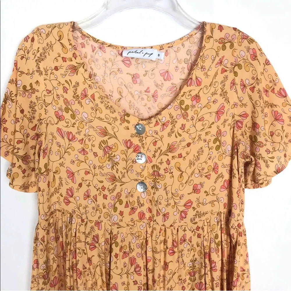 Petal + Pup Febe short sleeve floral dress with a ruffle hem 
Size Small - Picture 6 of 8